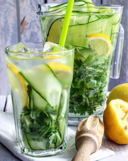 مشروبات حارقة للدهون بعد الأكل : مشروب الخيار مع الليمون والبقدونس