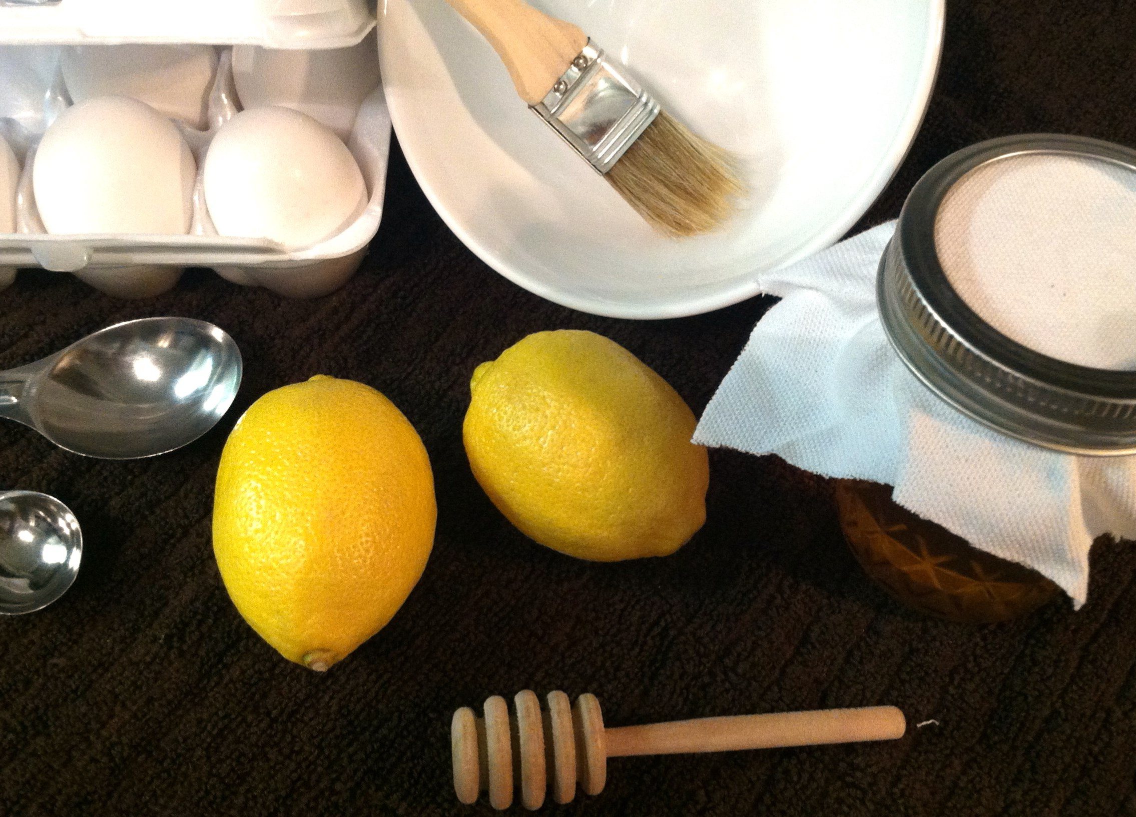 خلطة بياض البيض، عصير الليمون والعسل لعلاج التجاعيد المبكرة