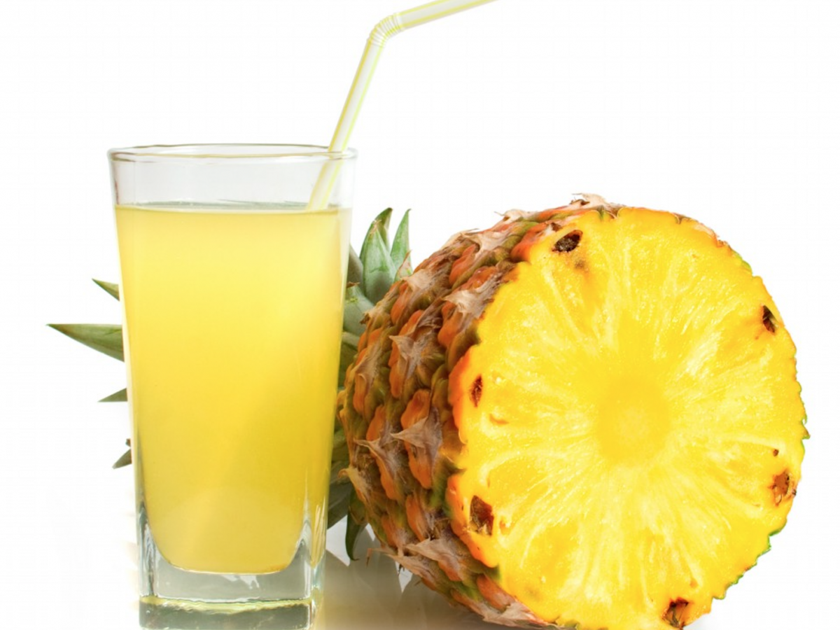 مشروبات تساعد على حرق الدهون مثل عصير الأناناس