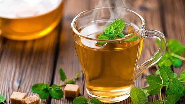 أفضل وصفات للتخسيس باستخدام الشاي الأخضر والنعناع