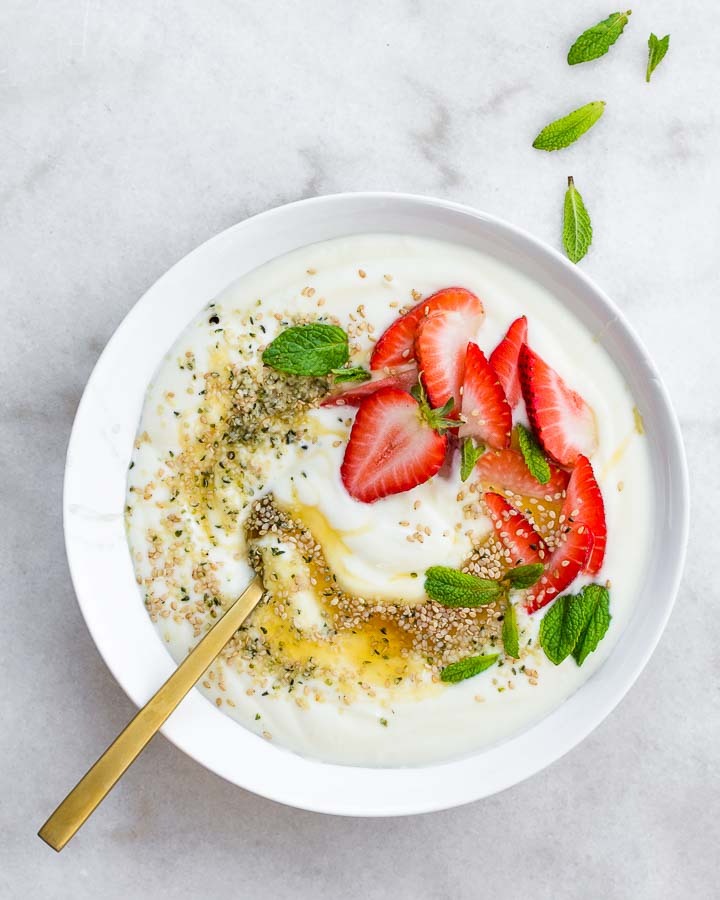 فوائد السمسم لزيادة الوزن - sesame and yogurt